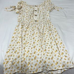 i am selling a really pretty dress that i have worn twice